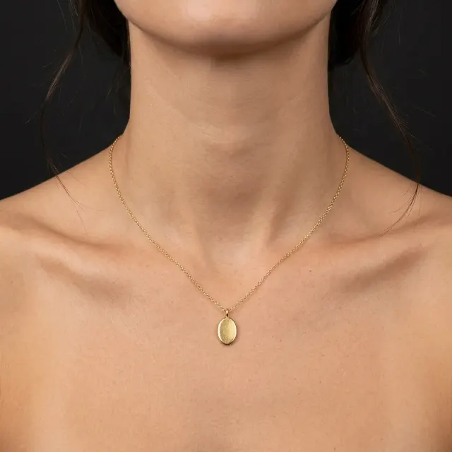Delicate Pendant Necklace Model Photo