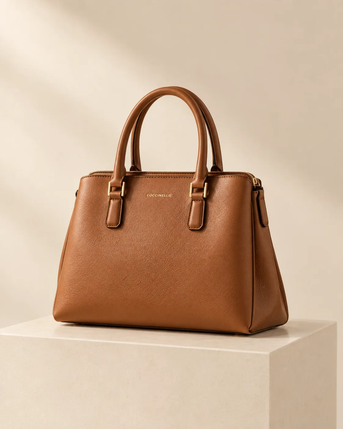Elegant Leather Handbag Product Photo
