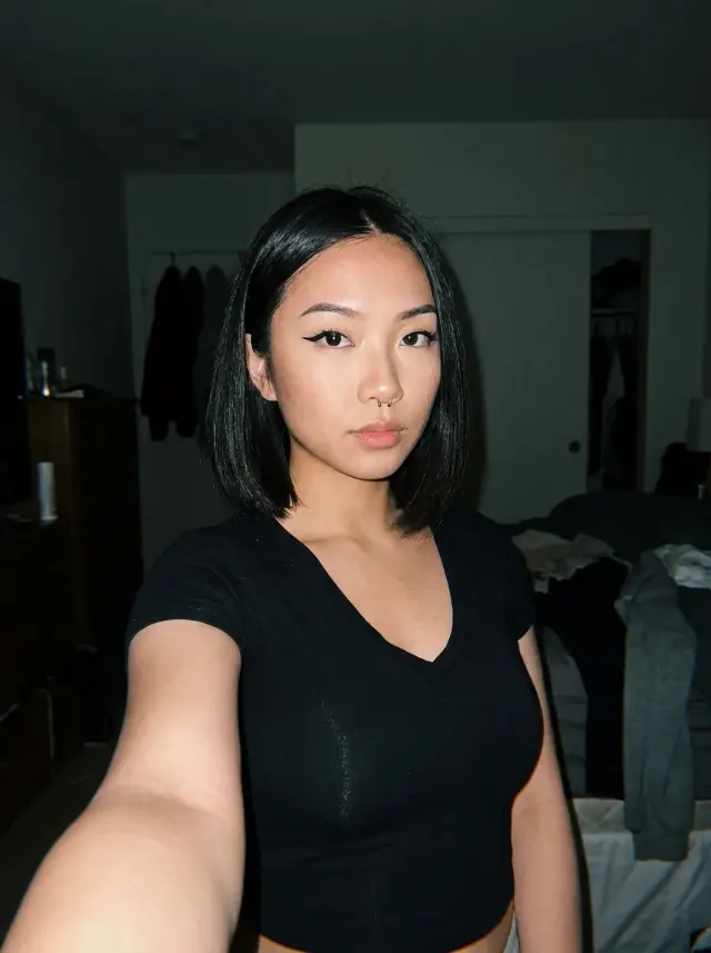 Dark Room Flash Selfie With Sharp Liner