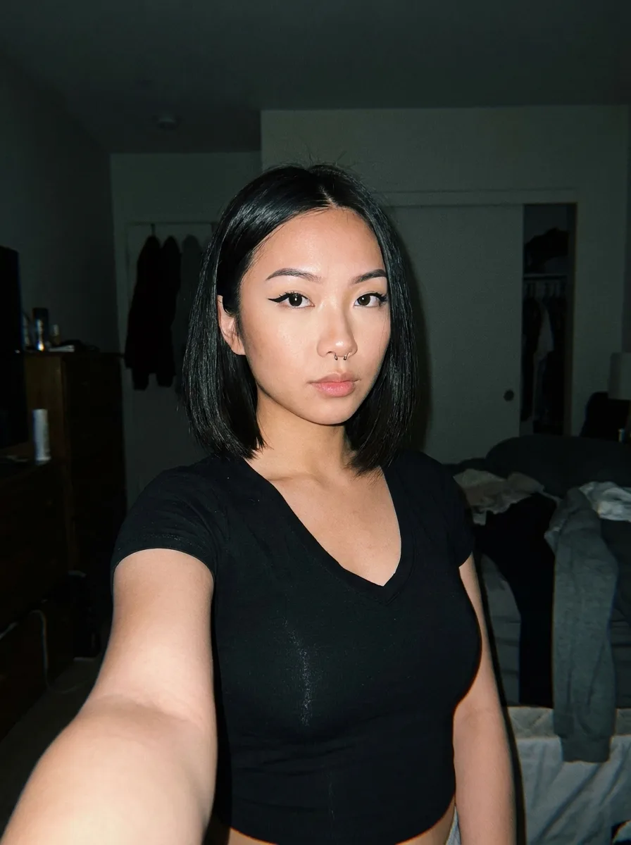 Dark Room Flash Selfie With Sharp Liner