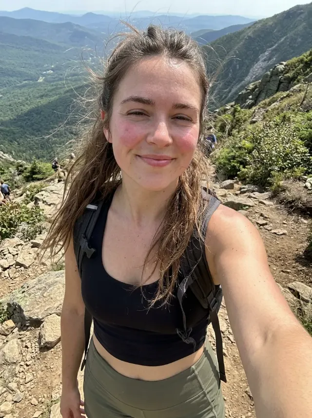 Mountain Trail Sports Crop Top Selfie